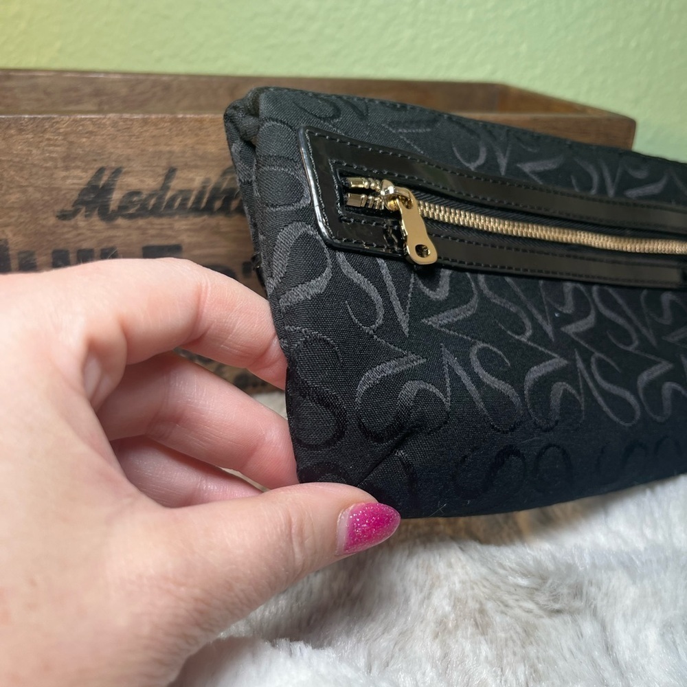 Simply Vera Wang Wristlet Wallet Black Magnetic Fold Over Clutch Bag Purse Strap - Picture 4 of 9